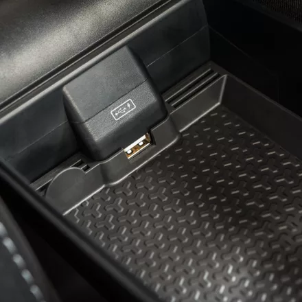 RATI Cotieră ARMSTER 3  montaj pe scaun CITROEN C3 2017-2024 cu cotieră originală/fără cotieră [negru,material textil,usb]